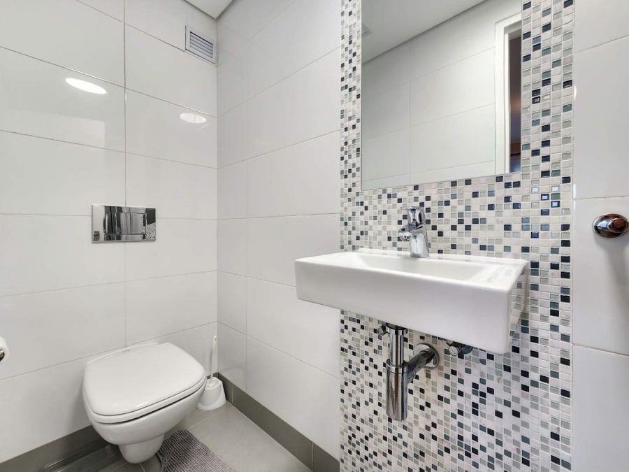 2 Bedroom Property for Sale in Vredehoek Western Cape